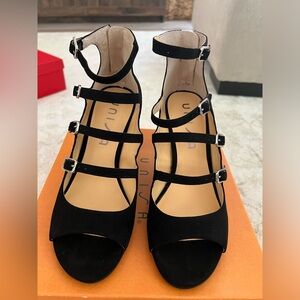 NWOT UNISA Black Strappy Sandals